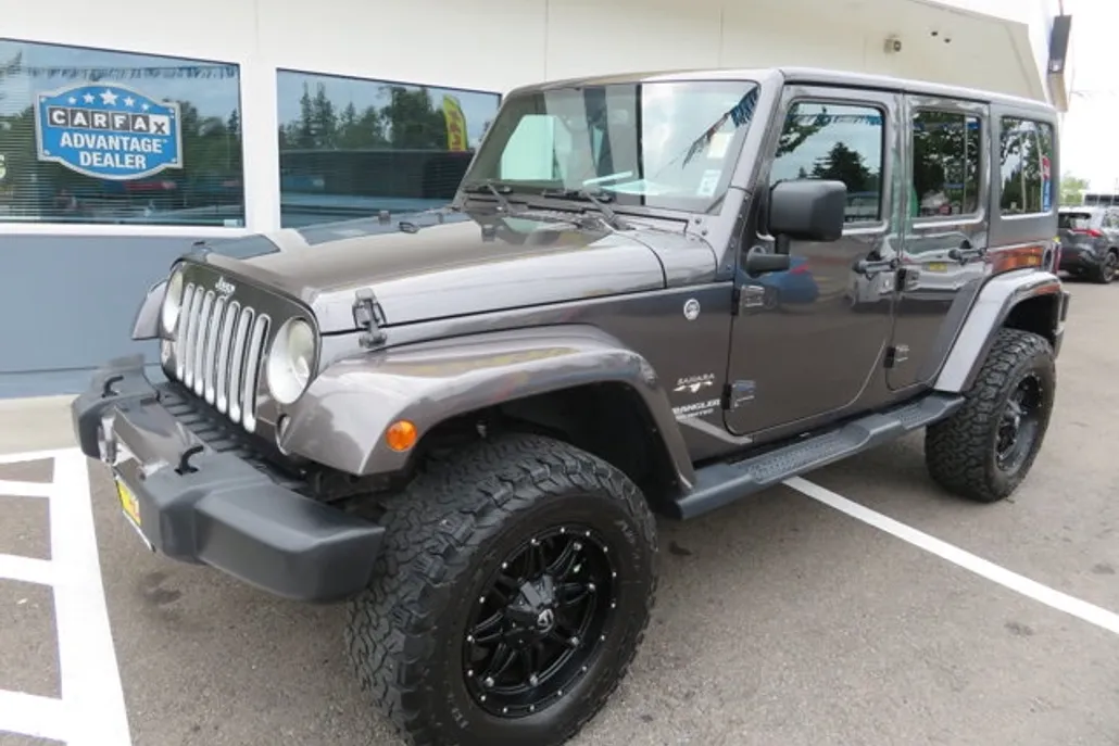 2017 Jeep Wrangler Unlimited Sahara photo 1