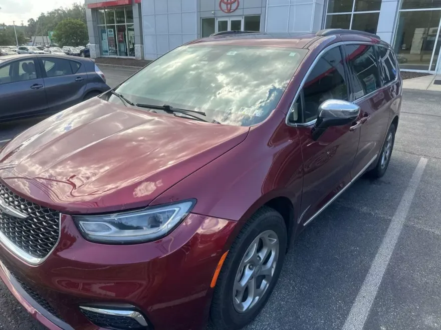 2023 Chrysler Pacifica Limited photo 1