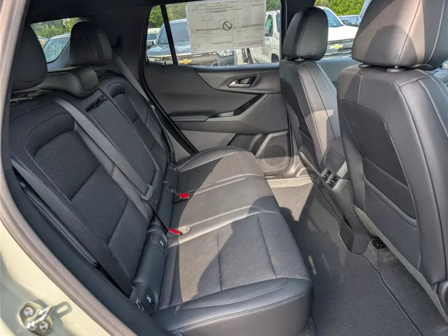 2026 Chevrolet Equinox LT photo 1
