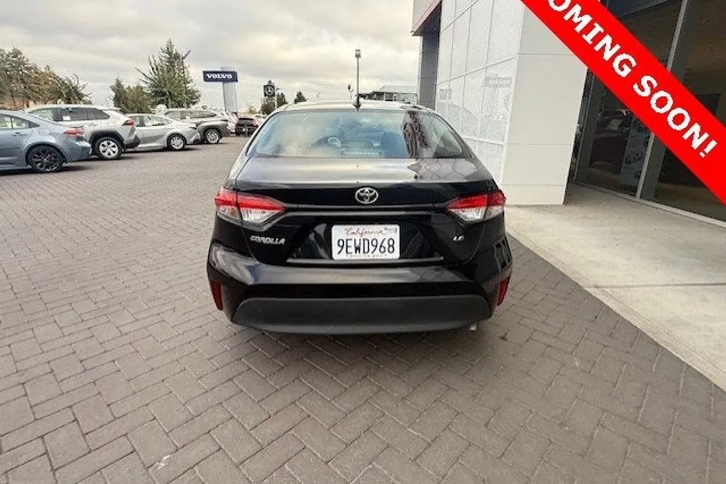 2023 Toyota Corolla LE photo 1