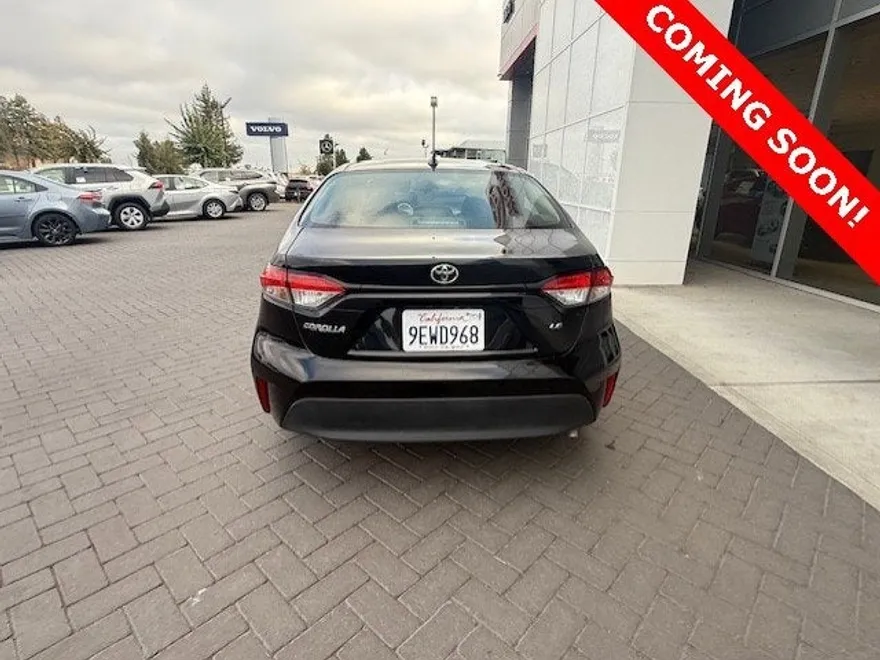 2023 Toyota Corolla LE photo 1