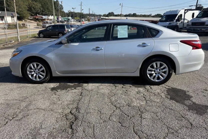 2017 Nissan Altima 2.5 S photo 1