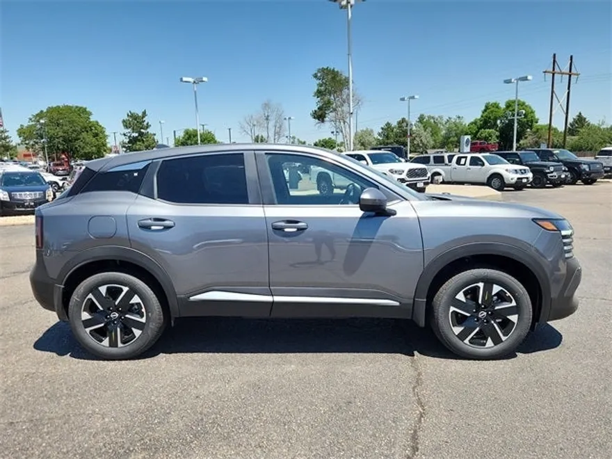 2025 Nissan Kicks SV photo 1