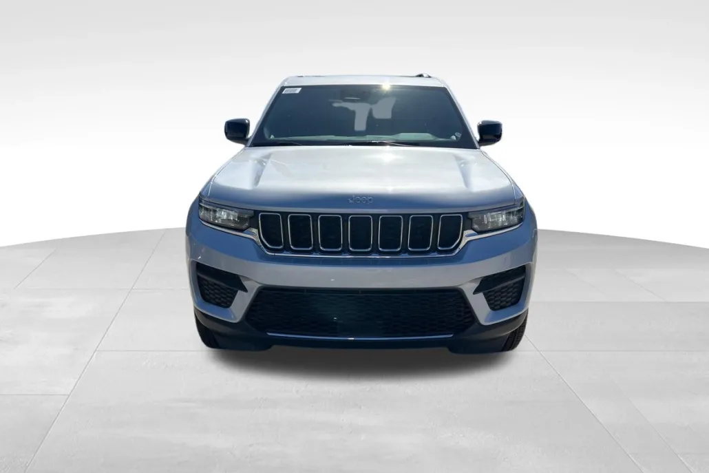2025 Jeep Grand Cherokee Laredo photo 1