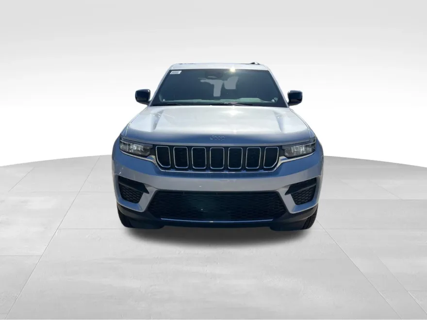 2025 Jeep Grand Cherokee Laredo photo 1