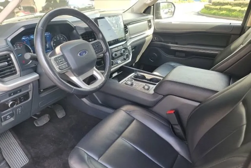 2023 Ford Expedition MAX XLT photo 1