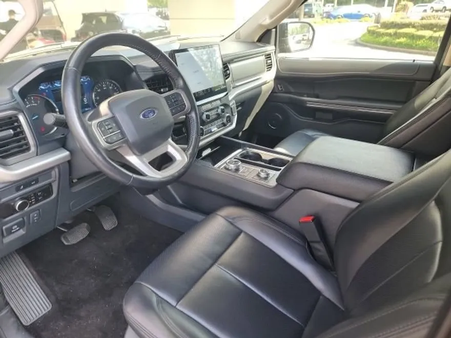 2023 Ford Expedition MAX XLT photo 1
