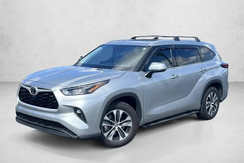 2022 Toyota Highlander XLE photo 1