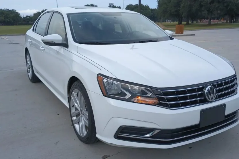 2019 Volkswagen Passat 2.0T Wolfsburg Edition photo 1