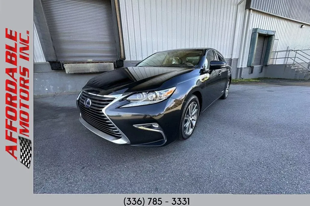 2017 Lexus ES 300h photo 1