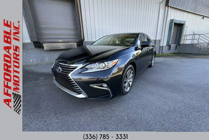 2017 Lexus ES 300h photo 1