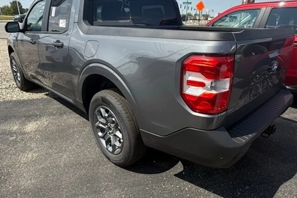 2025 Ford Maverick XLT photo 1