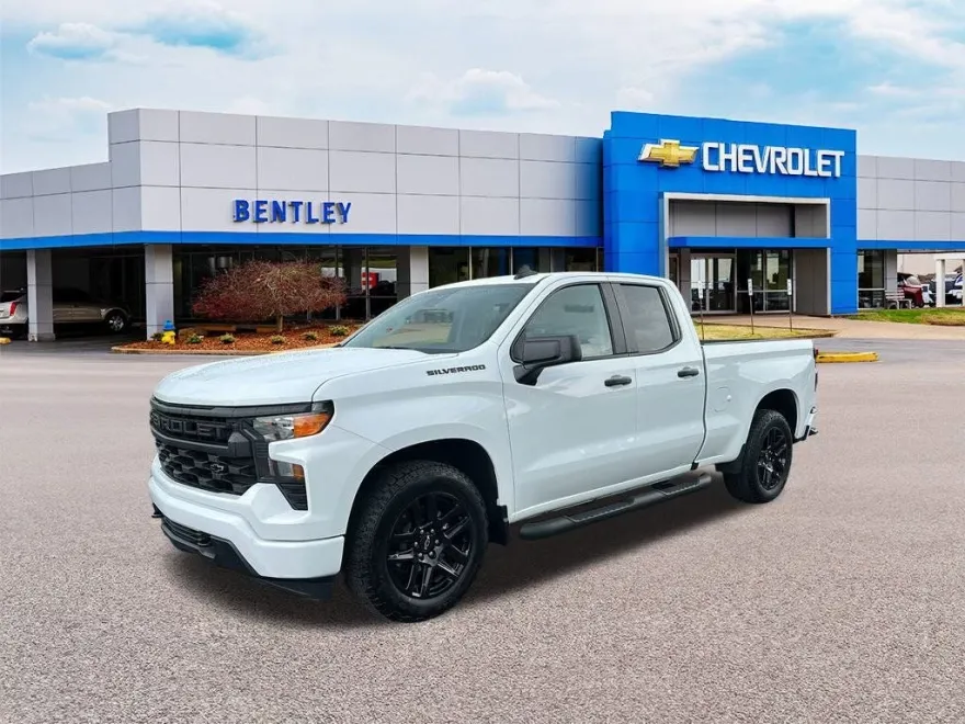 2023 Chevrolet Silverado 1500 Custom photo 1