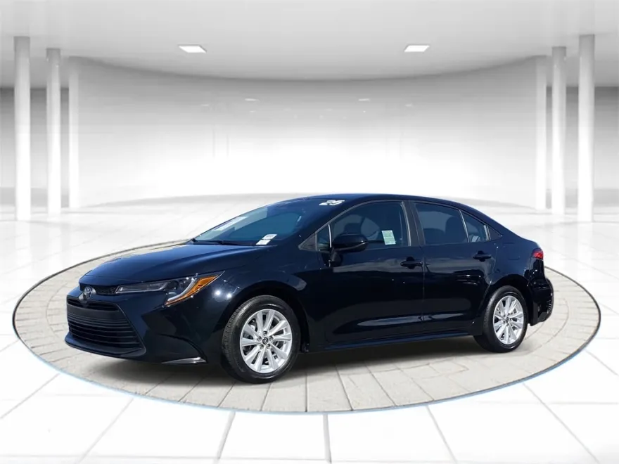 2025 Toyota Corolla LE photo 1