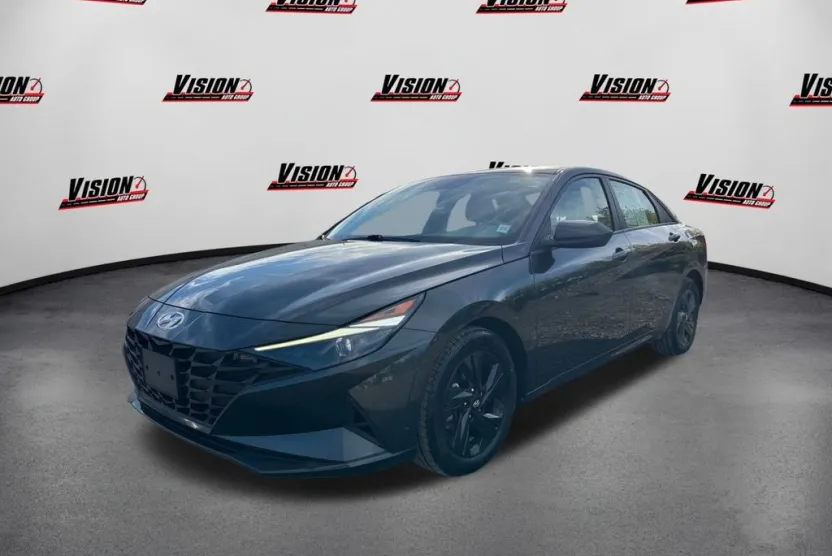 2023 Hyundai Elantra SEL photo 1