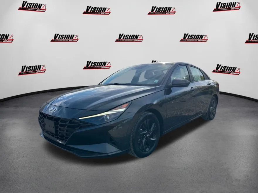 2023 Hyundai Elantra SEL photo 1