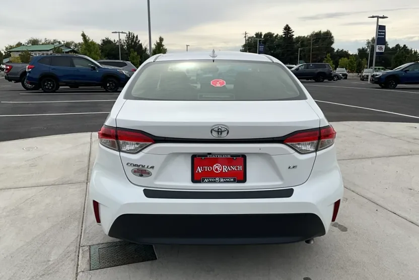 2023 Toyota Corolla LE photo 1