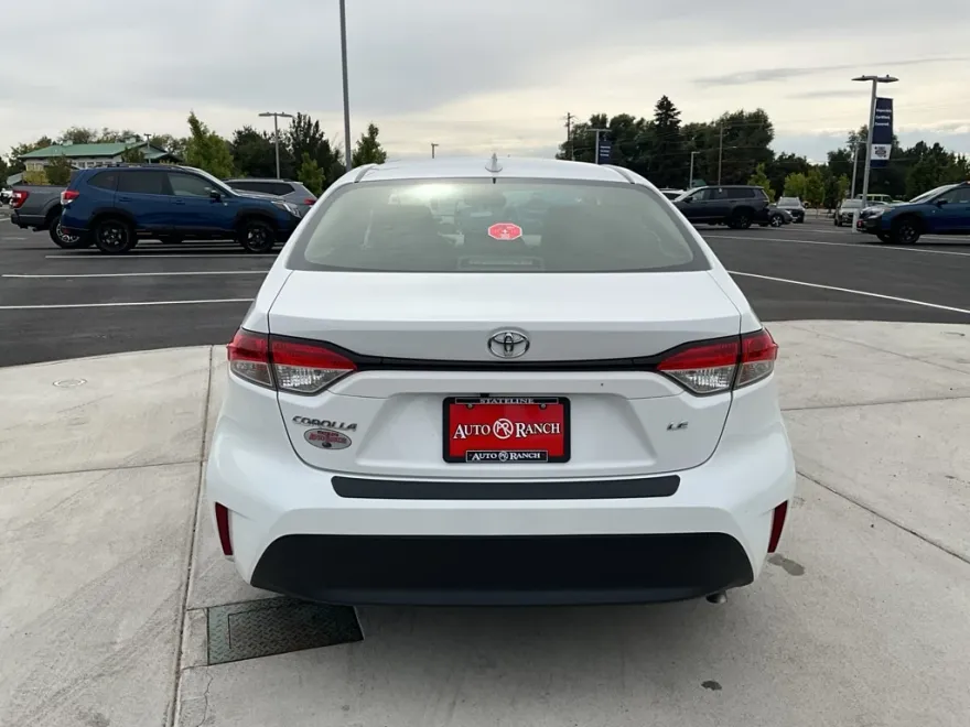 2023 Toyota Corolla LE photo 1