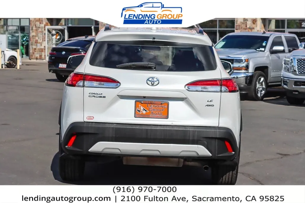 2023 Toyota Corolla Cross LE photo 1