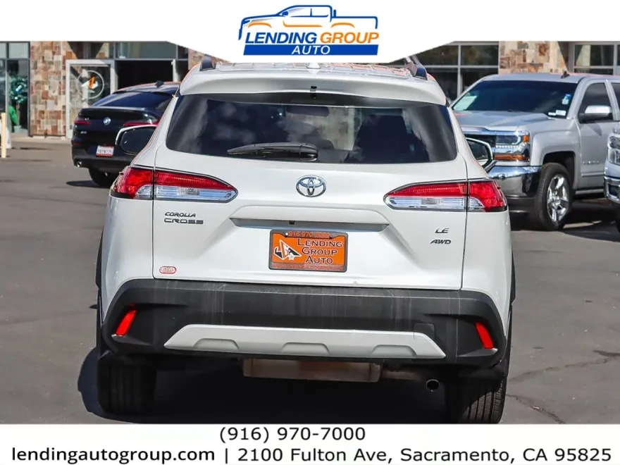 2023 Toyota Corolla Cross LE photo 1