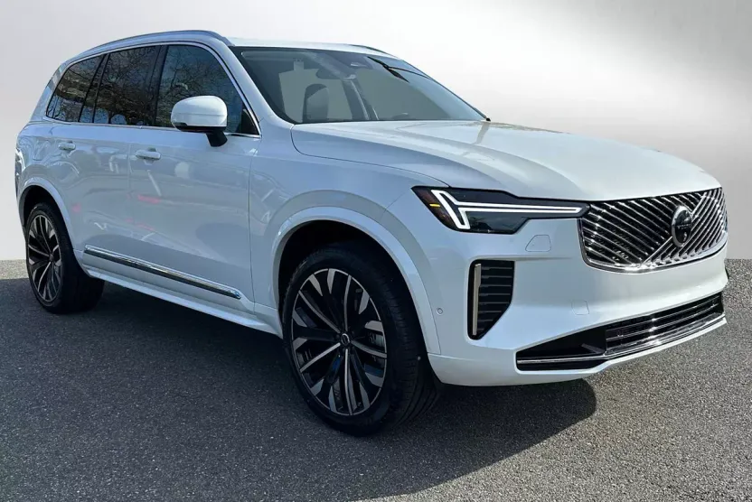 2025 Volvo XC90 B5 Plus photo 1