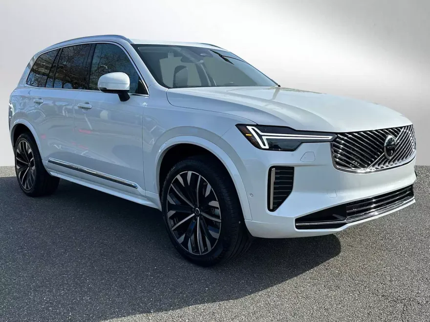 2025 Volvo XC90 B5 Plus photo 1