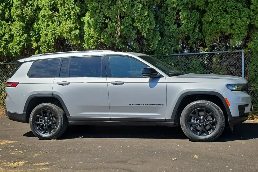 2024 Jeep Grand Cherokee Altitude photo 1