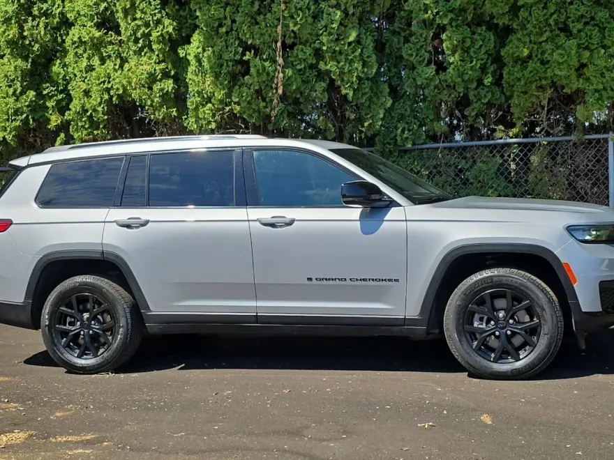 2024 Jeep Grand Cherokee Altitude photo 1