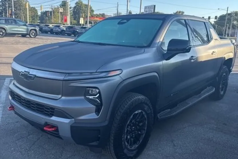 2026 Chevrolet Silverado EV Trail Boss photo 1