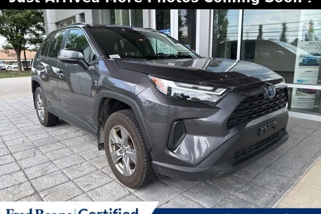 2024 Toyota RAV4 Hybrid XLE photo 1