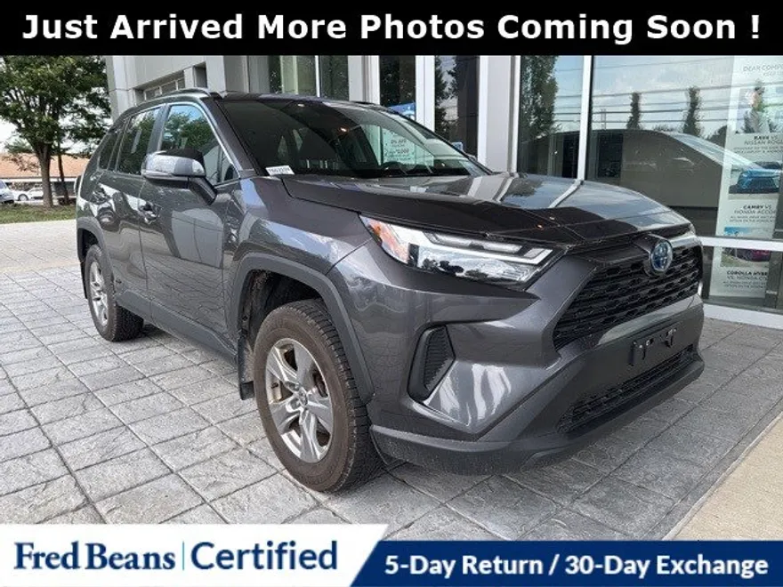 2024 Toyota RAV4 Hybrid XLE photo 1
