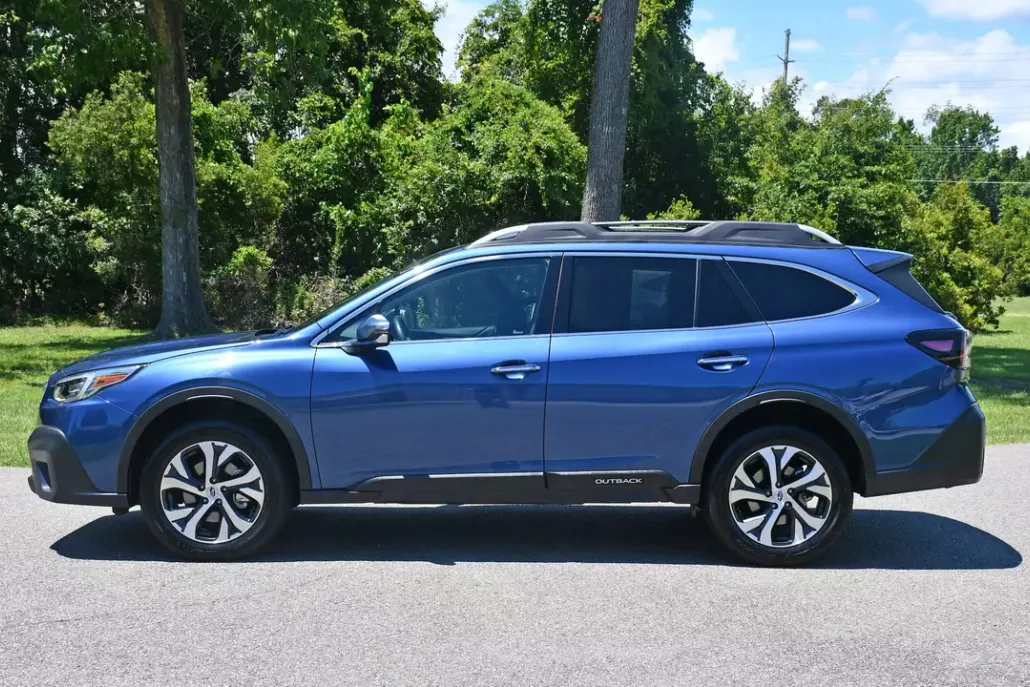 2020 Subaru Outback Touring XT photo 1