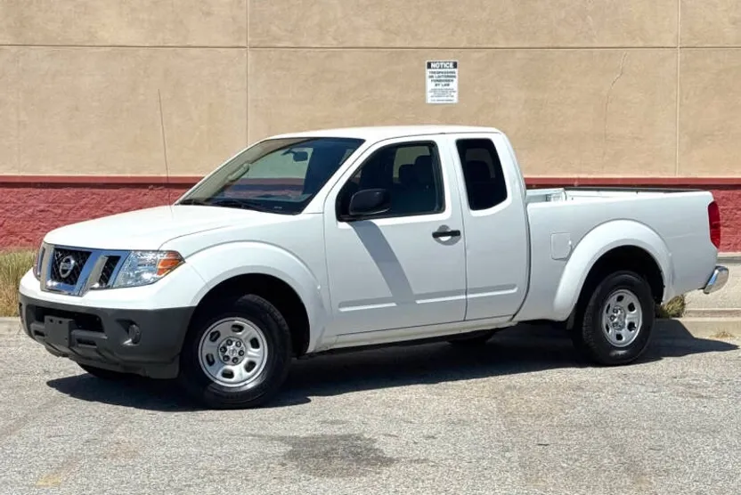 2016 Nissan Frontier S photo 1