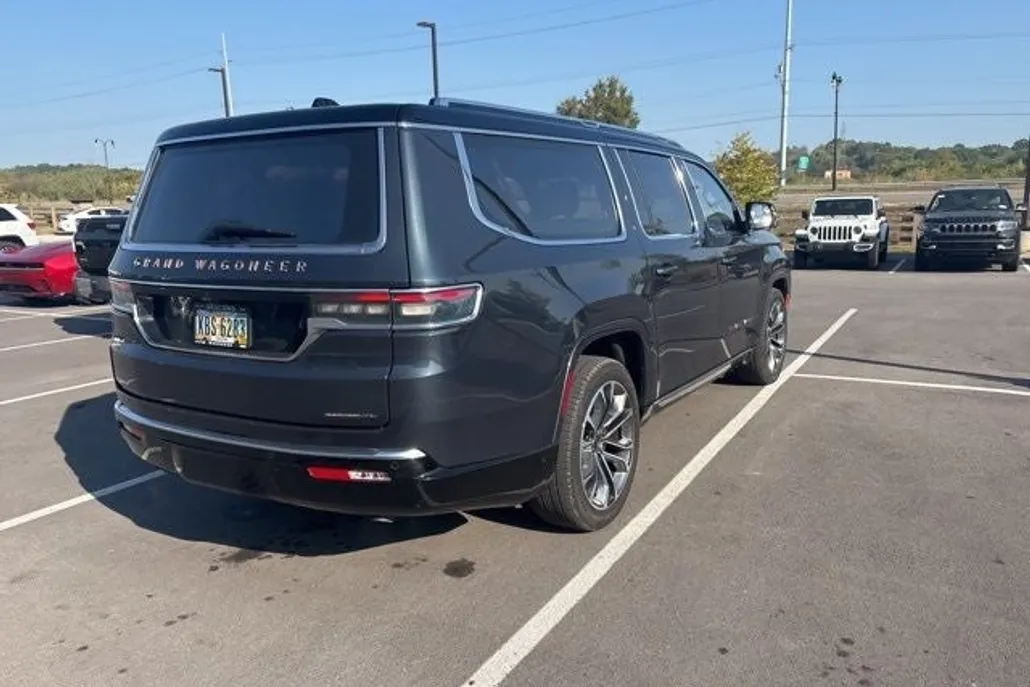 2023 Jeep Grand Wagoneer L III photo 1