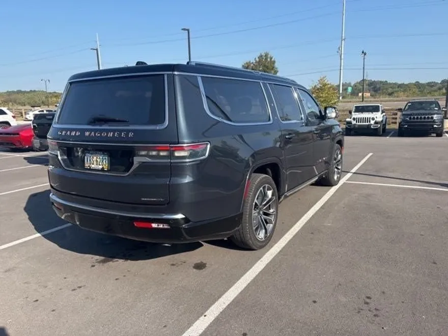 2023 Jeep Grand Wagoneer L III photo 1