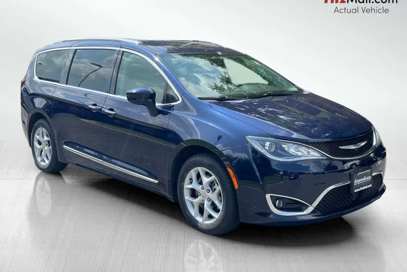 2017 Chrysler Pacifica Touring Plus photo 1
