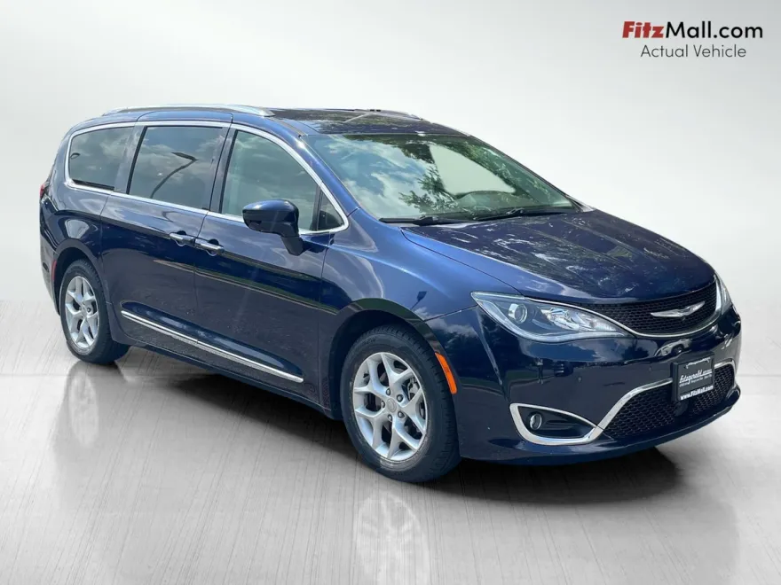 2017 Chrysler Pacifica Touring Plus photo 1