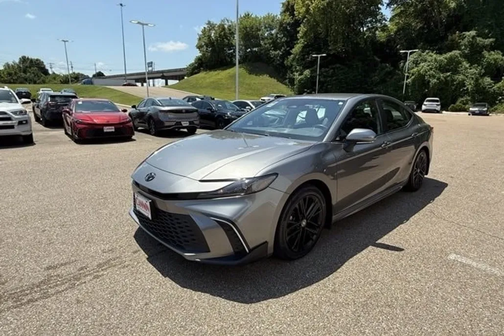2025 Toyota Camry photo 1
