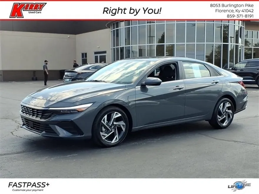 2024 Hyundai Elantra SEL photo 1