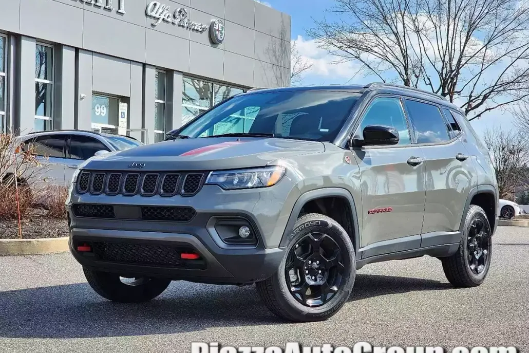 2024 Jeep Compass Trailhawk photo 1