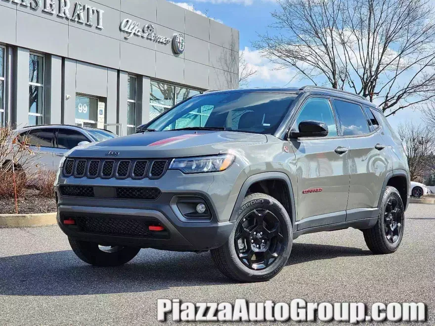 2024 Jeep Compass Trailhawk photo 1