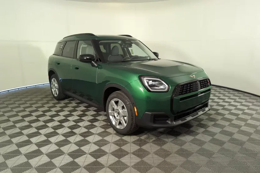 2025 Mini Countryman Iconic photo 1