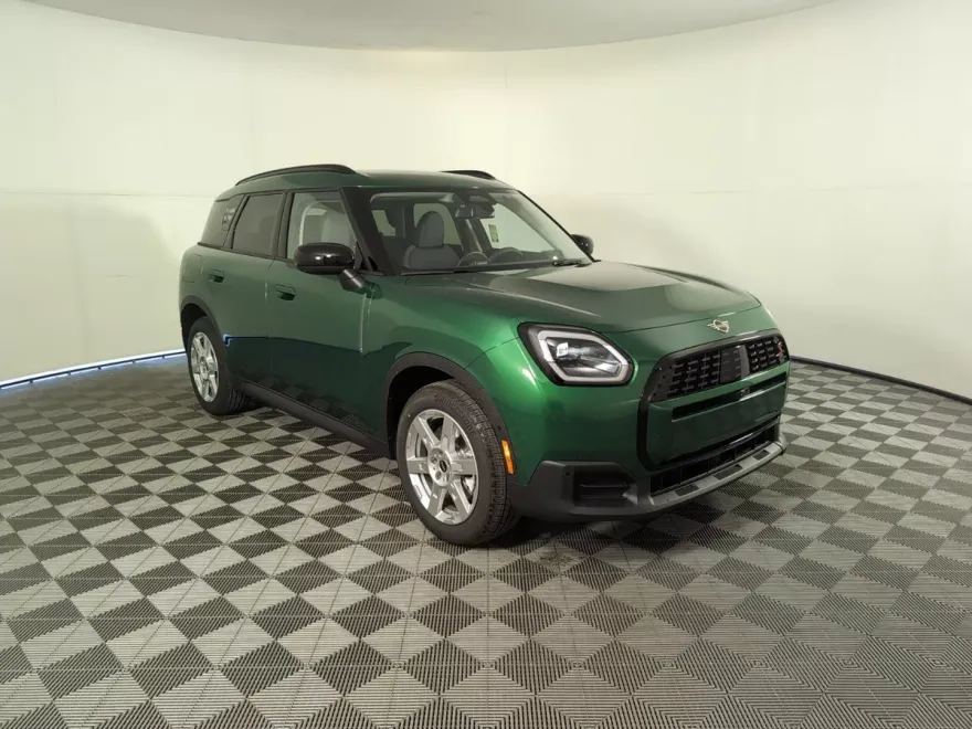 2025 Mini Countryman Iconic photo 1