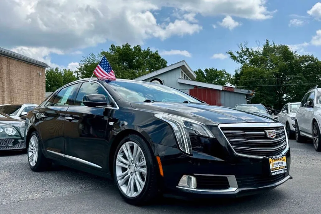 2018 Cadillac XTS Luxury photo 1