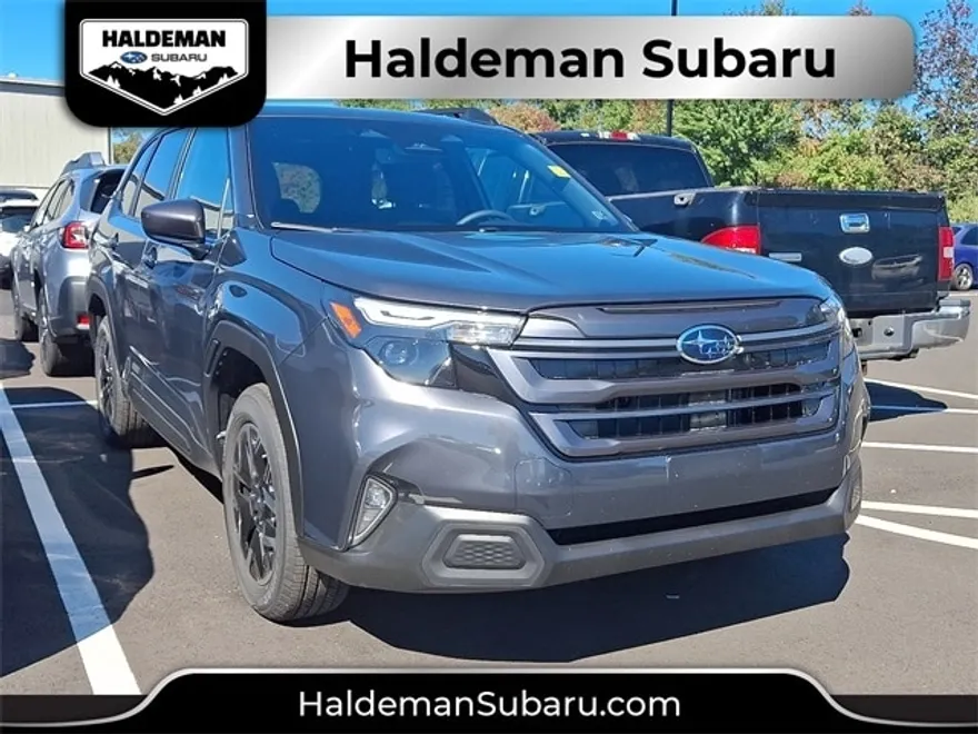 2025 Subaru Forester Premium photo 1