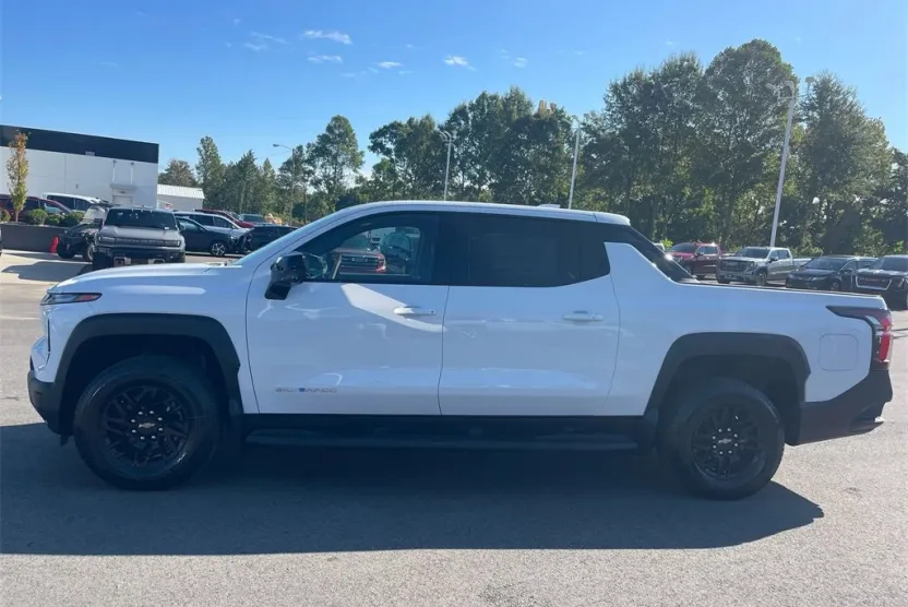 2026 Chevrolet Silverado EV LT photo 1