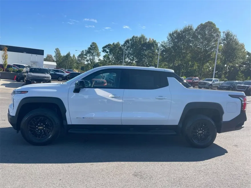 2026 Chevrolet Silverado EV LT photo 1