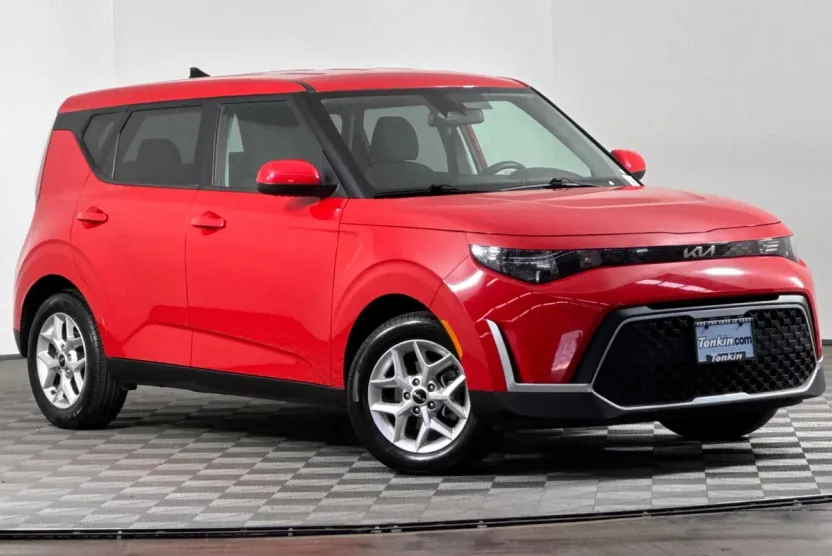 2023 Kia Soul LX photo 1