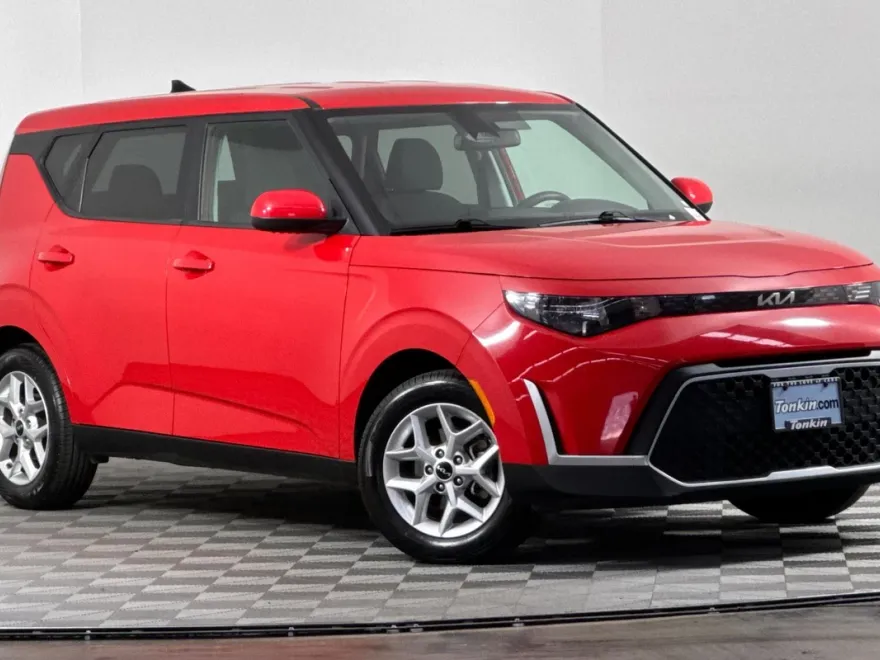 2023 Kia Soul LX photo 1