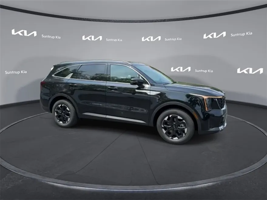 2025 Kia Sorento S photo 1